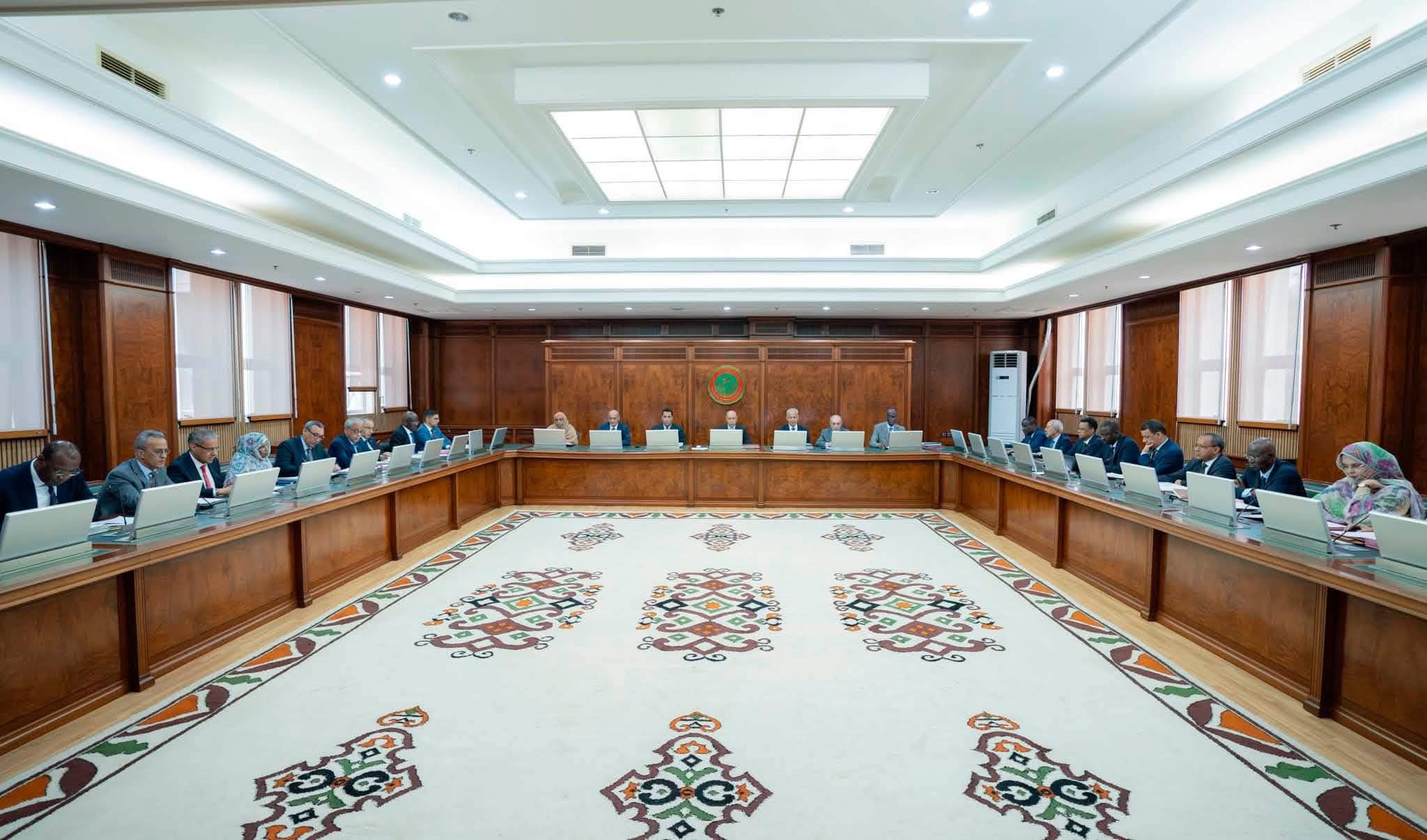 الوظيفة العمومية:الإعلان عن مسابقة لاكتتاب 390 عنصرا لصالح رئاسة الجمهورية وعدة وزارت