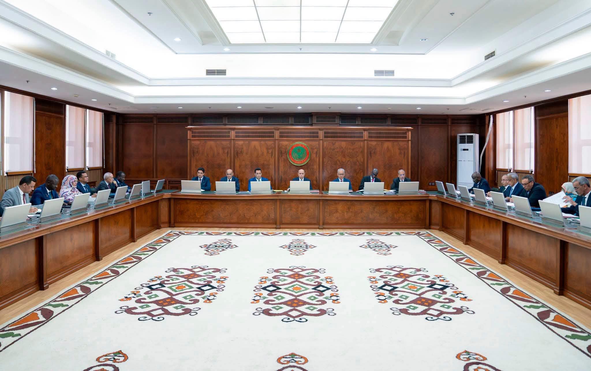 مجلس الوزراء يعتمد حزمة مراسيم لإصلاح التوثيق وتعزيز المحتوى المحلي ويجري تعيينات في عدد من القطاعات