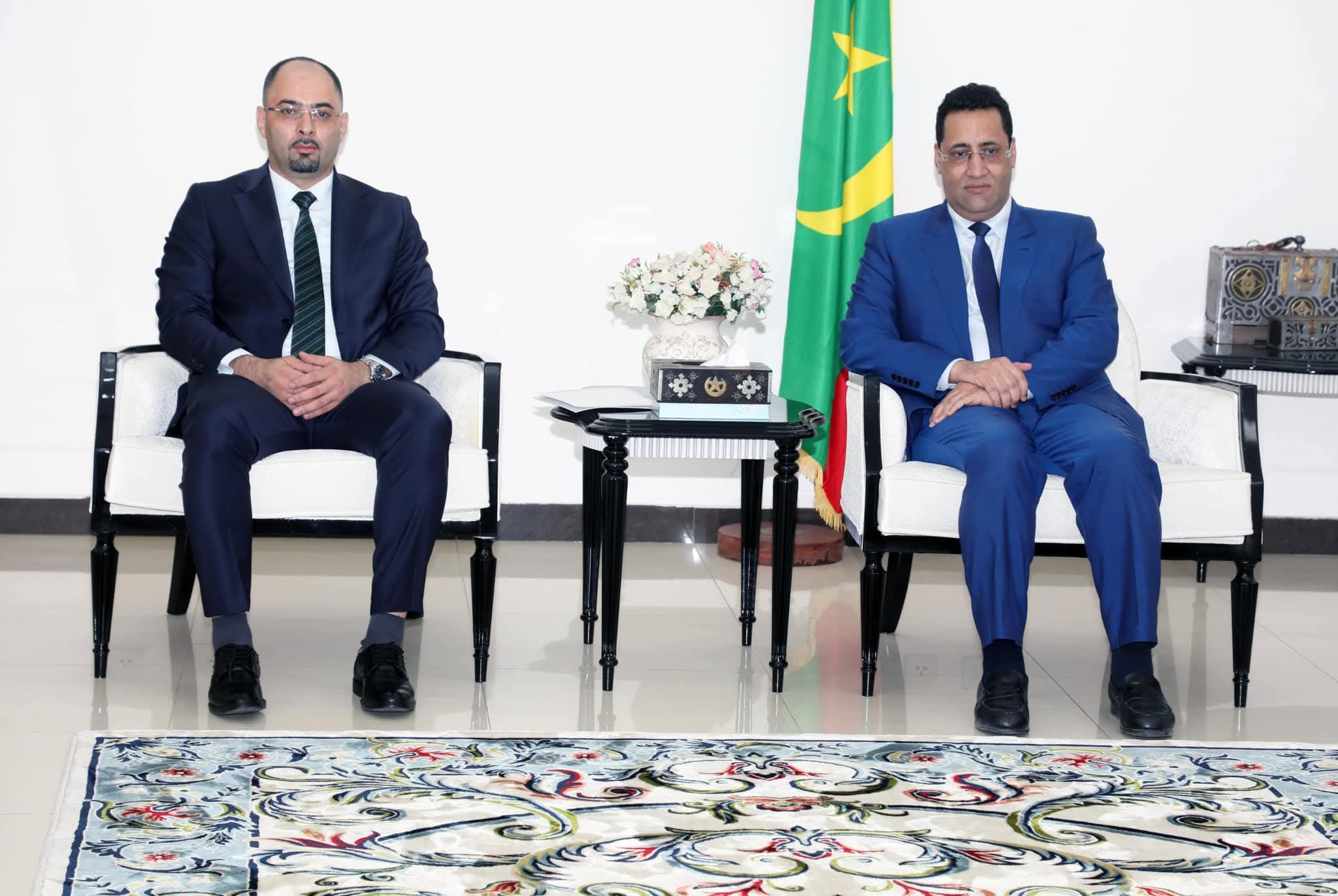 الوزير الأول والسفير الجزائري يبحثان آفاق تطوير التعاون الثنائي