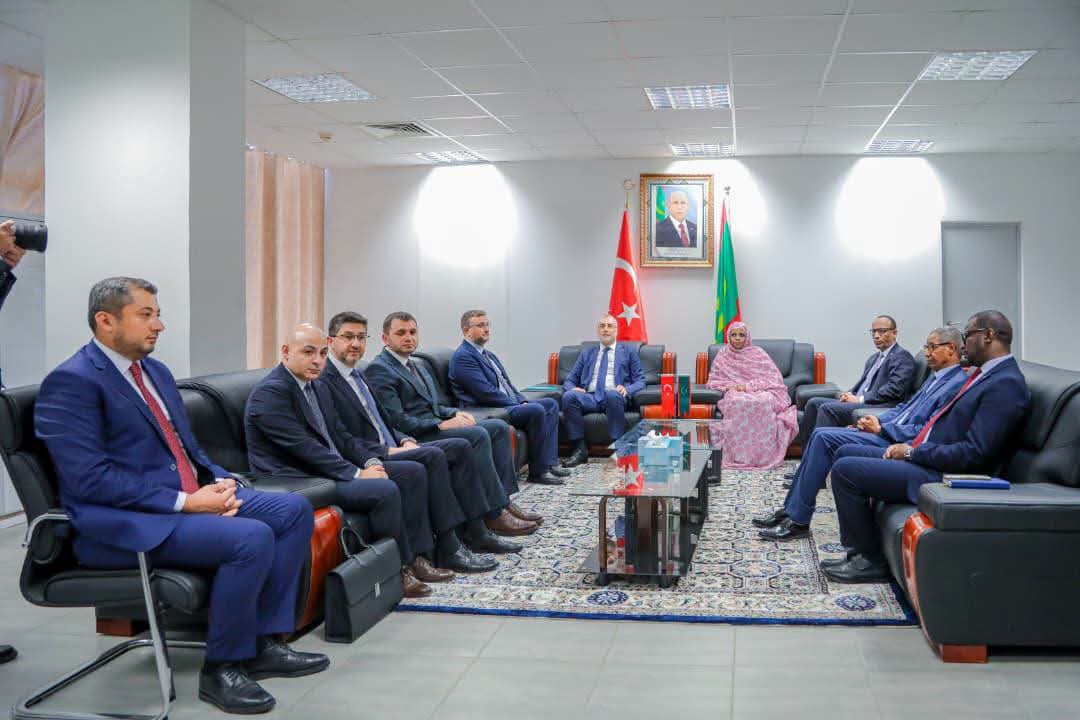 وزيرة الوظيفة العمومية تبحث مع وفد تركي تعزيز التعاون في مجالي العمل والضمان الاجتماعي