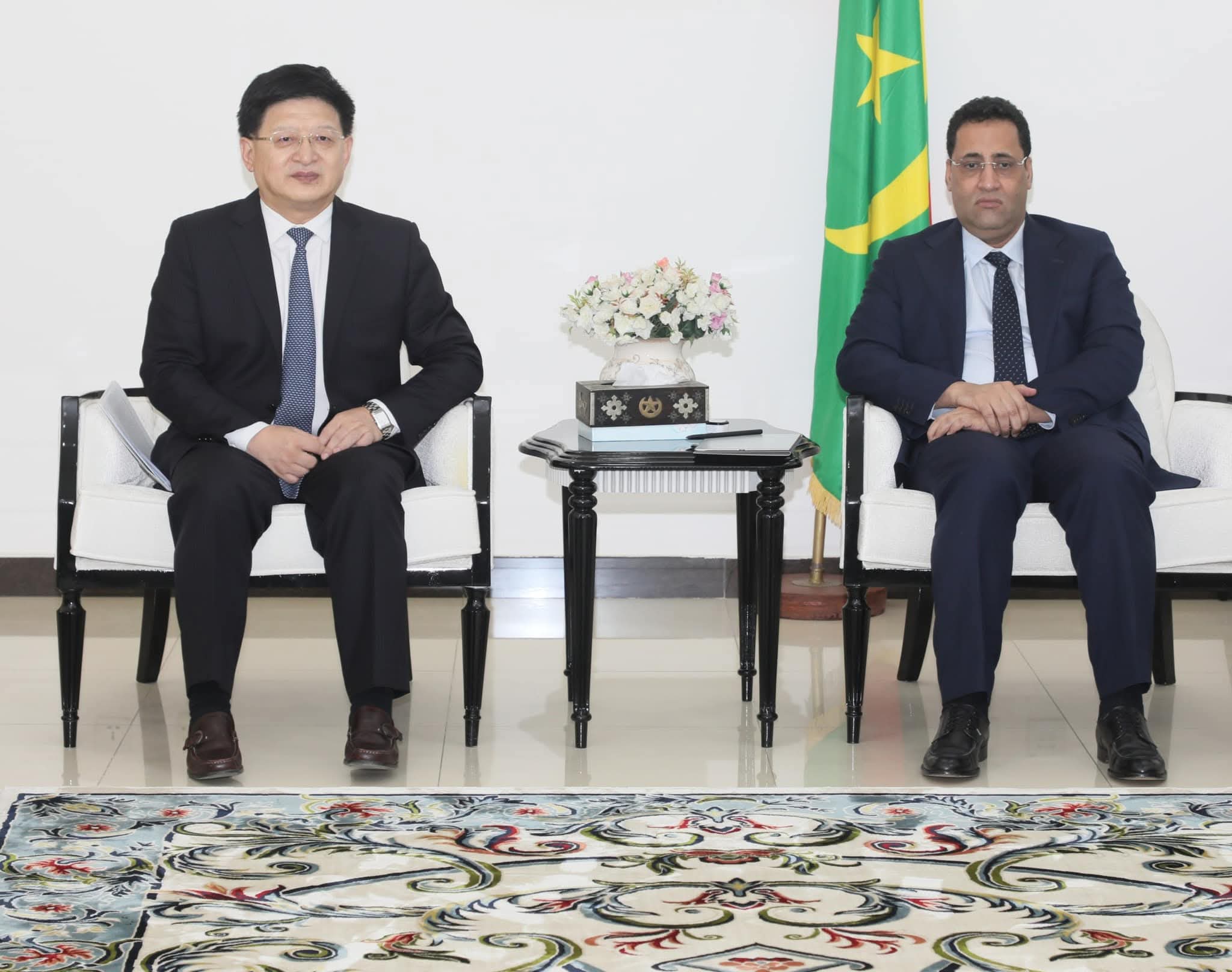 الوزير الأول يبحث مع السفير الصيني تعزيز التعاون بين موريتانيا والصين
