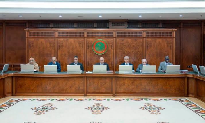 الحكومة تتجه لتقييد ولوج القاصرين إلى منصات التواصل الاجتماعي